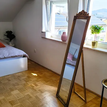 Appartement Dg R- Helle 2-zimmer Naehe Salzburg