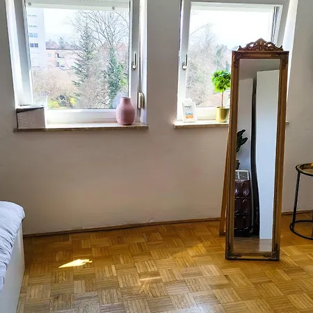 Appartement Dg R- Helle 2-zimmer Naehe Salzburg